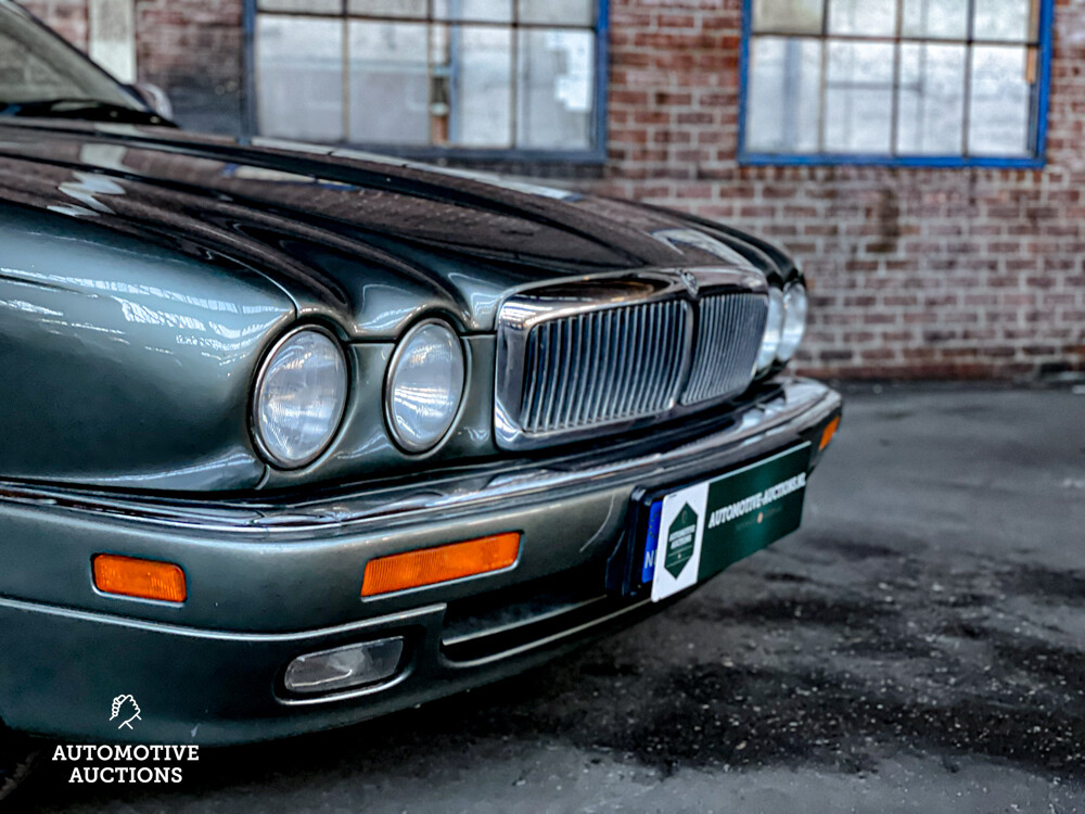 Jaguar Sovereign 4.0 X300 XJ6 241hp 1995 -Orig. NL-, NG-TH-86.