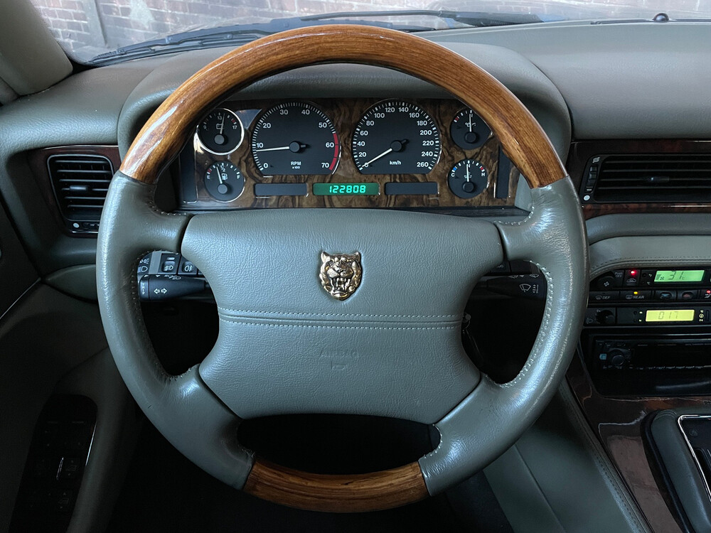 Jaguar Sovereign 4.0 X300 XJ6 241hp 1995 -Orig. NL-, NG-TH-86.
