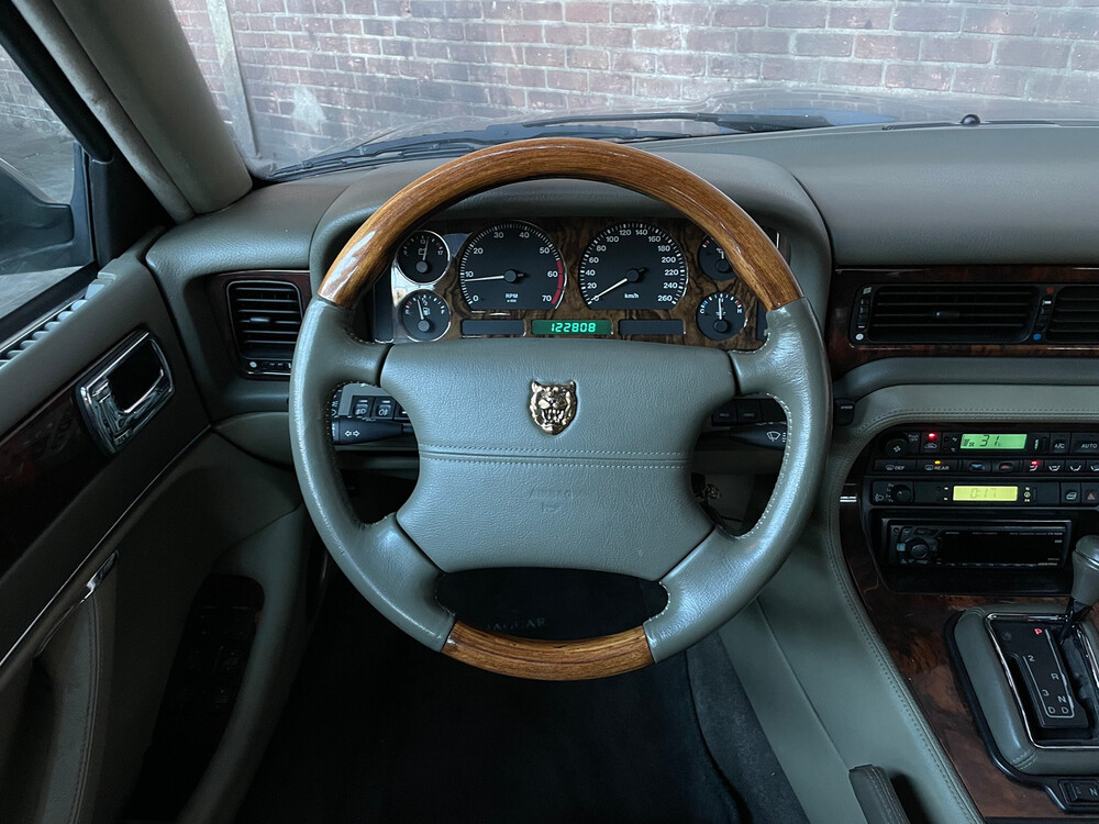 Jaguar Sovereign 4.0 X300 XJ6 241hp 1995 -Orig. NL-, NG-TH-86.