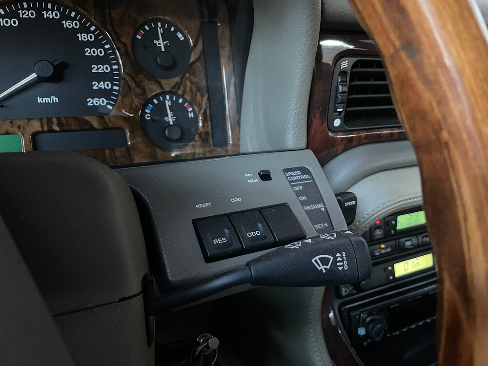 Jaguar Sovereign 4.0 X300 XJ6 241hp 1995 -Orig. NL-, NG-TH-86.