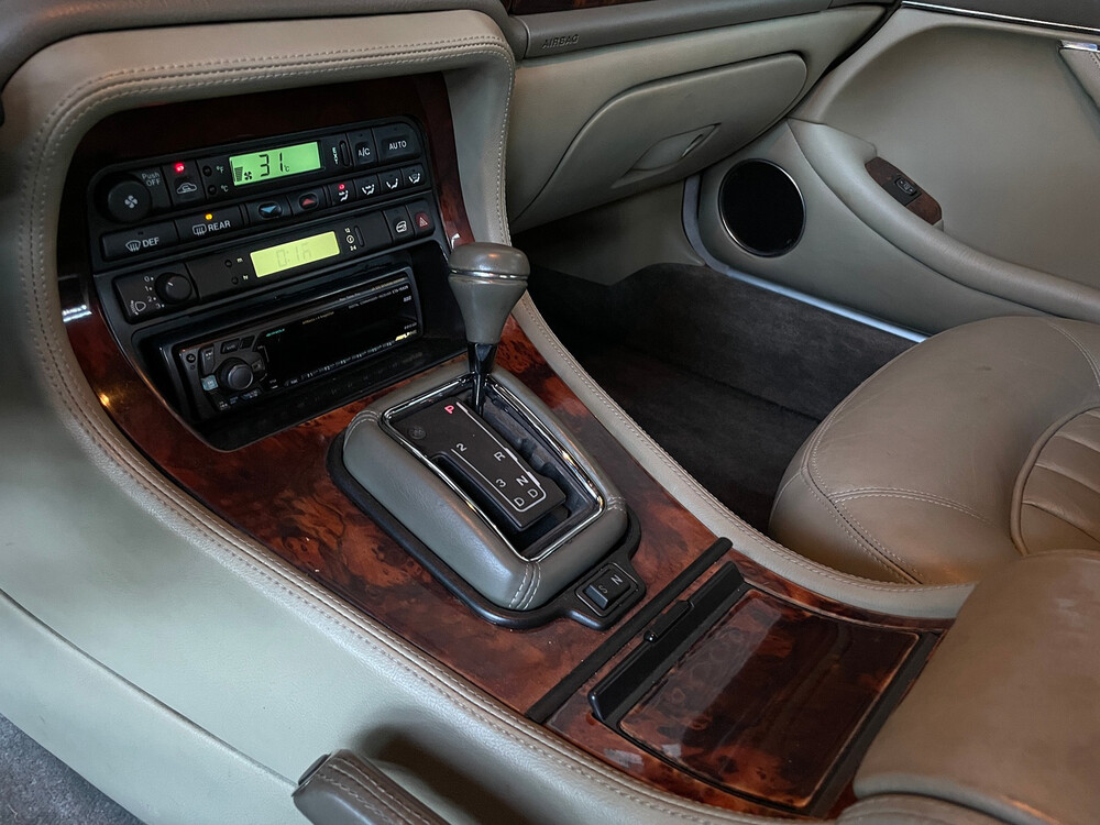 Jaguar Sovereign 4.0 X300 XJ6 241hp 1995 -Orig. NL-, NG-TH-86.