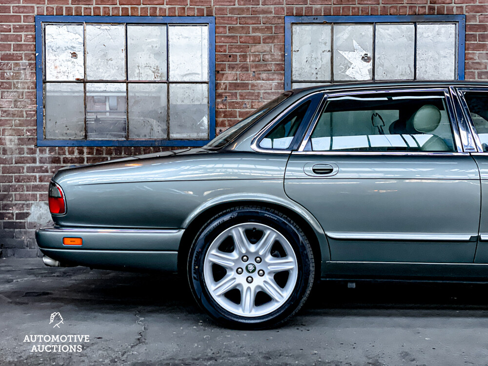 Jaguar Sovereign 4.0 X300 XJ6 241hp 1995 -Orig. NL-, NG-TH-86.