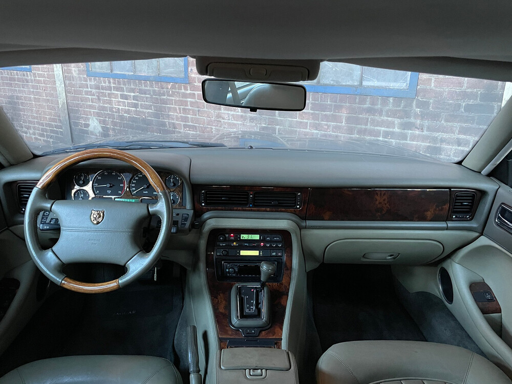 Jaguar Sovereign 4.0 X300 XJ6 241hp 1995 -Orig. NL-, NG-TH-86.