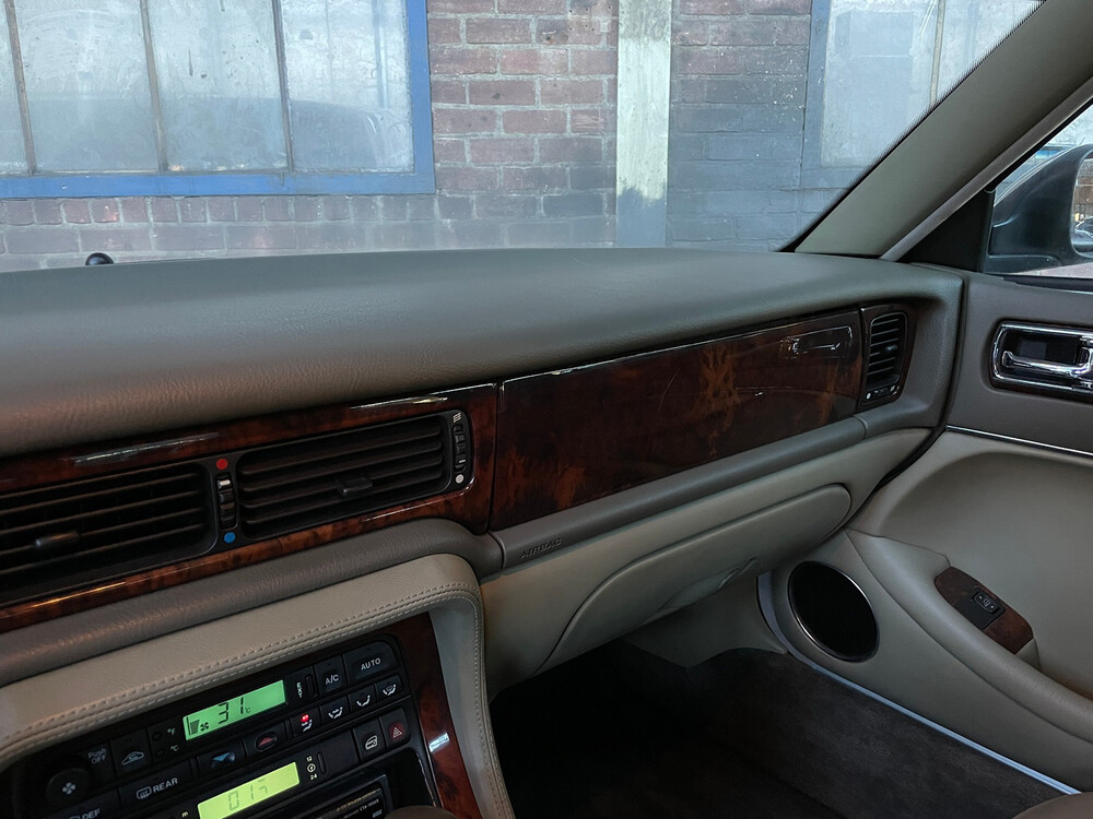 Jaguar Sovereign 4.0 X300 XJ6 241hp 1995 -Orig. NL-, NG-TH-86.