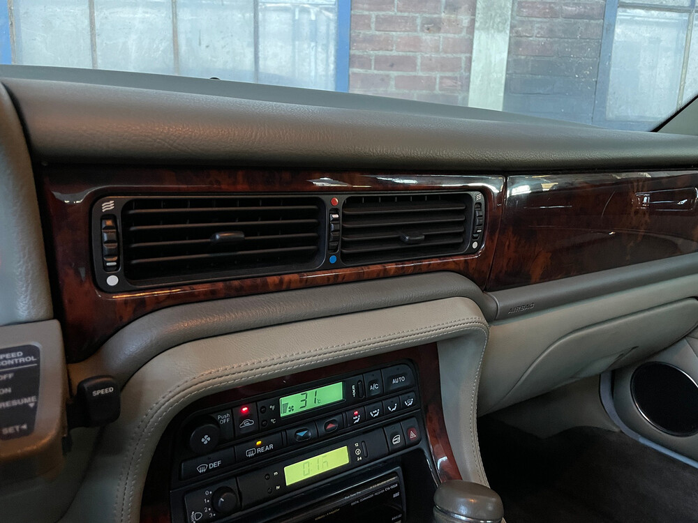 Jaguar Sovereign 4.0 X300 XJ6 241hp 1995 -Orig. NL-, NG-TH-86.