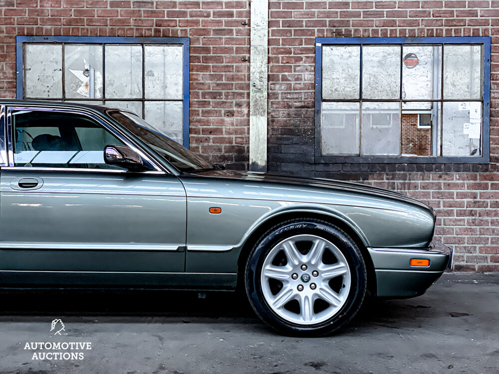 Jaguar Sovereign 4.0 X300 XJ6 241hp 1995 -Orig. NL-, NG-TH-86.
