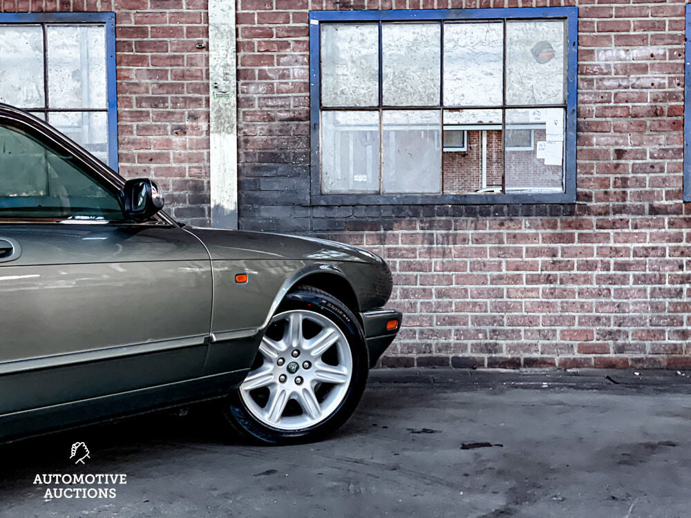 Jaguar Sovereign 4.0 X300 XJ6 241hp 1995 -Orig. NL-, NG-TH-86.