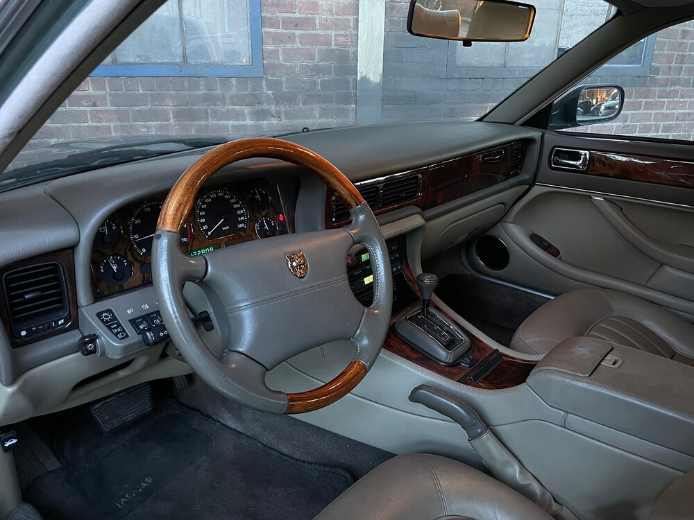 Jaguar Sovereign 4.0 X300 XJ6 241hp 1995 -Orig. NL-, NG-TH-86.