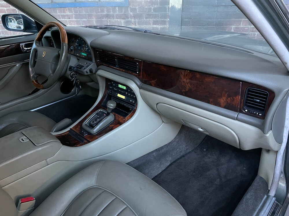 Jaguar Sovereign 4.0 X300 XJ6 241hp 1995 -Orig. NL-, NG-TH-86.
