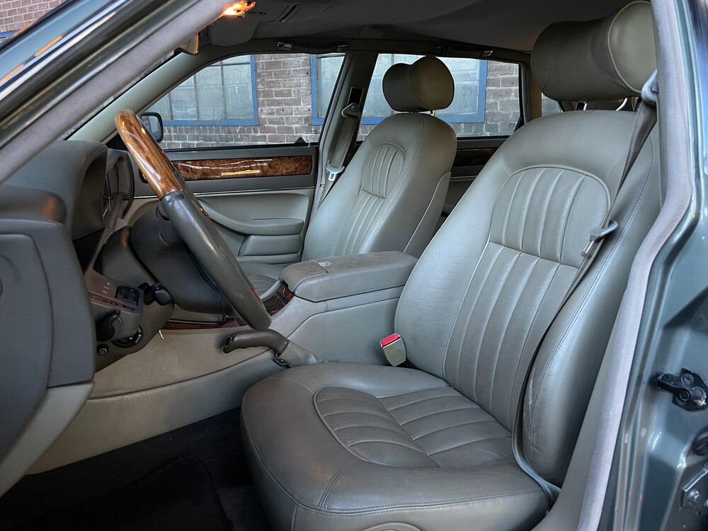 Jaguar Sovereign 4.0 X300 XJ6 241hp 1995 -Orig. NL-, NG-TH-86.