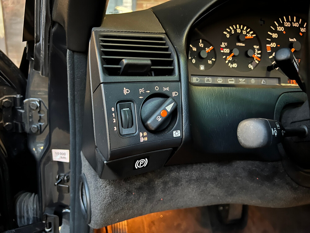 Mercedes-Benz 300SL Roadster 1990 R129 Cabriolet -Org. NL-SL class, YH-16-YN.