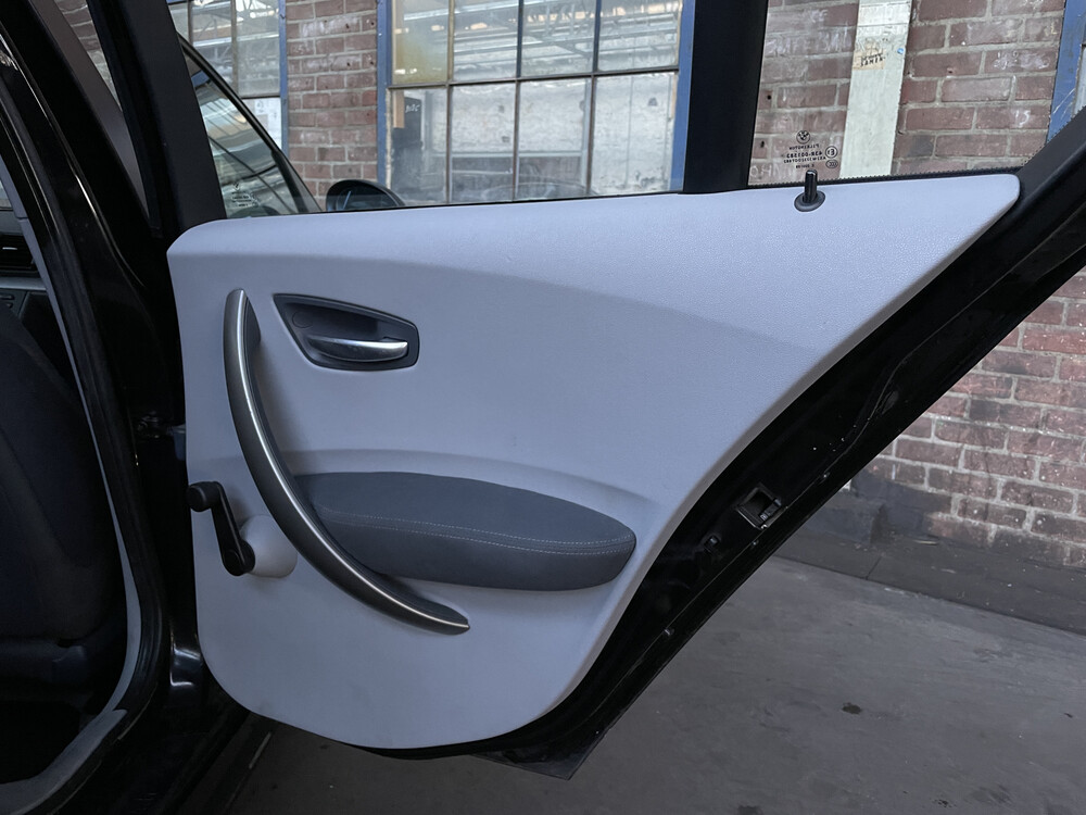 BMW 116i High Executive 116hp 2005 1-Series, 75-RK-JD.