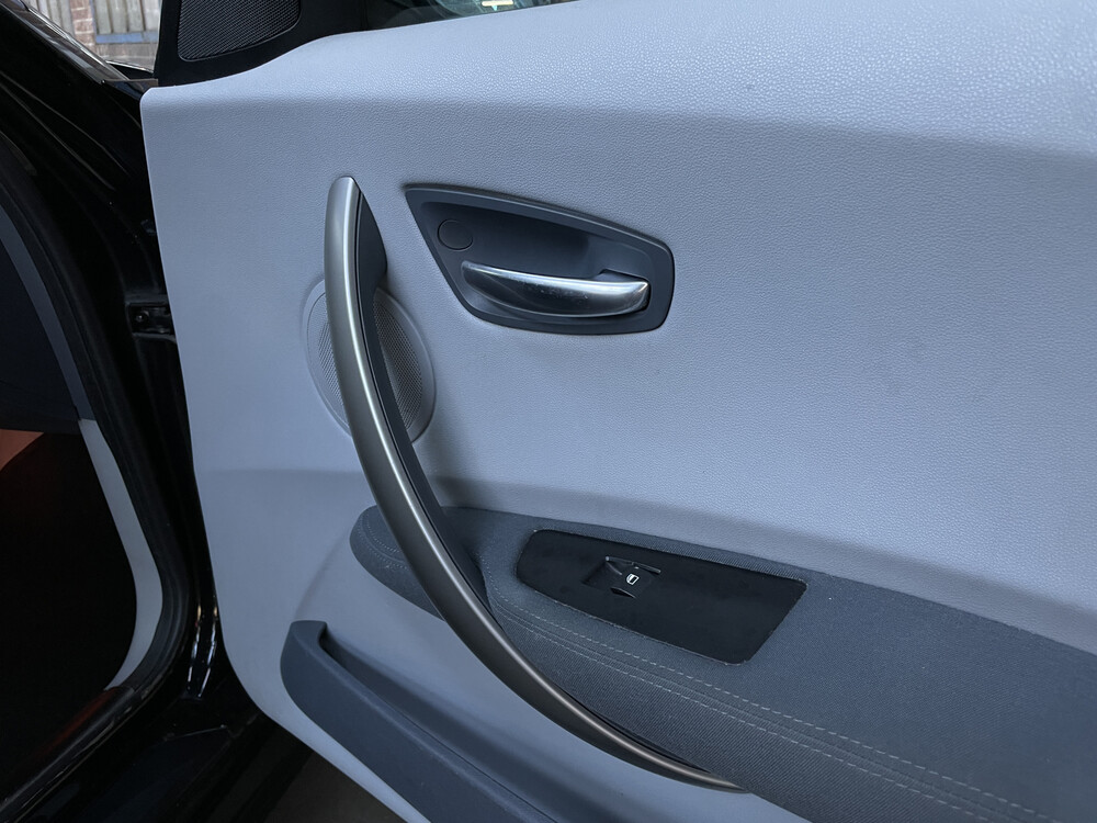 BMW 116i High Executive 116hp 2005 1-Series, 75-RK-JD.