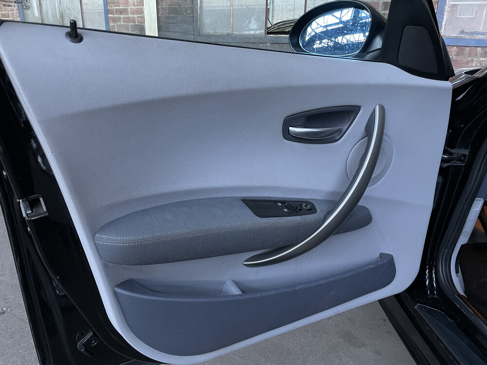 BMW 116i High Executive 116hp 2005 1-Series, 75-RK-JD.