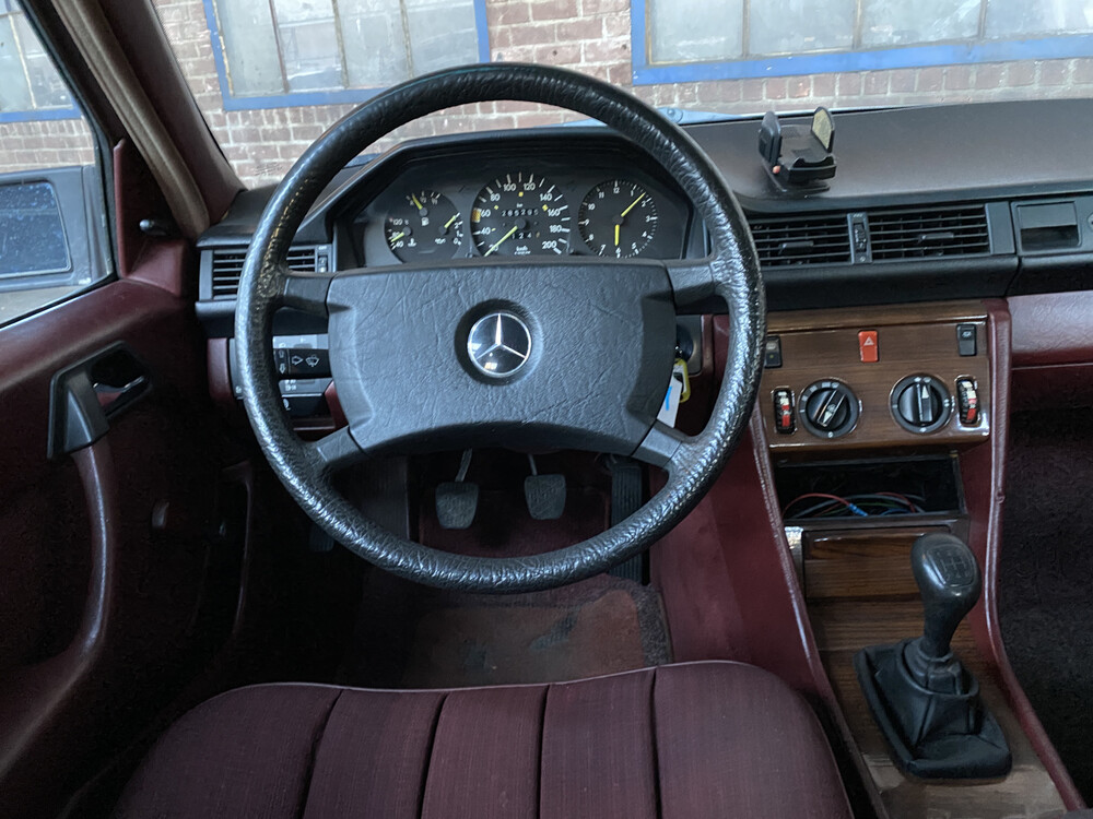 Mercedes-Benz 250D W124 1986 E-Class, RB-25-FD.