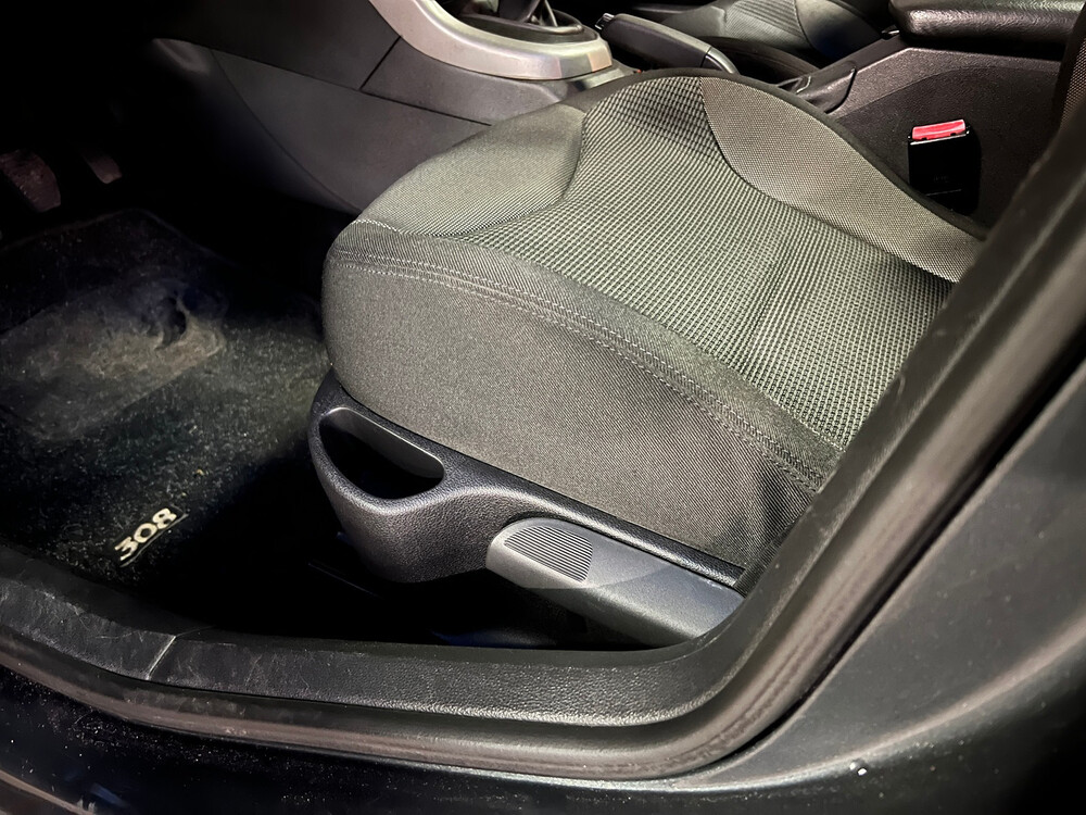 Peugeot 308 1.6 VTi XS 120hp 2008, 17-ZL-XF.