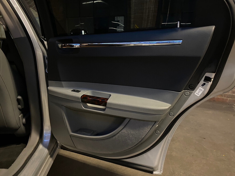 Chrysler 300C Touring 3.5 V6 AWD 249hp 2005, H-434-PX.