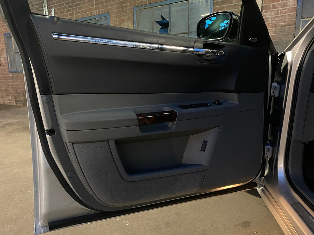 Chrysler 300C Touring 3.5 V6 AWD 249hp 2005, H-434-PX.