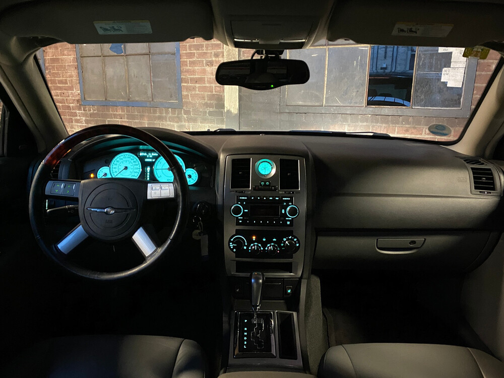 Chrysler 300C Touring 3.5 V6 AWD 249hp 2005, H-434-PX.