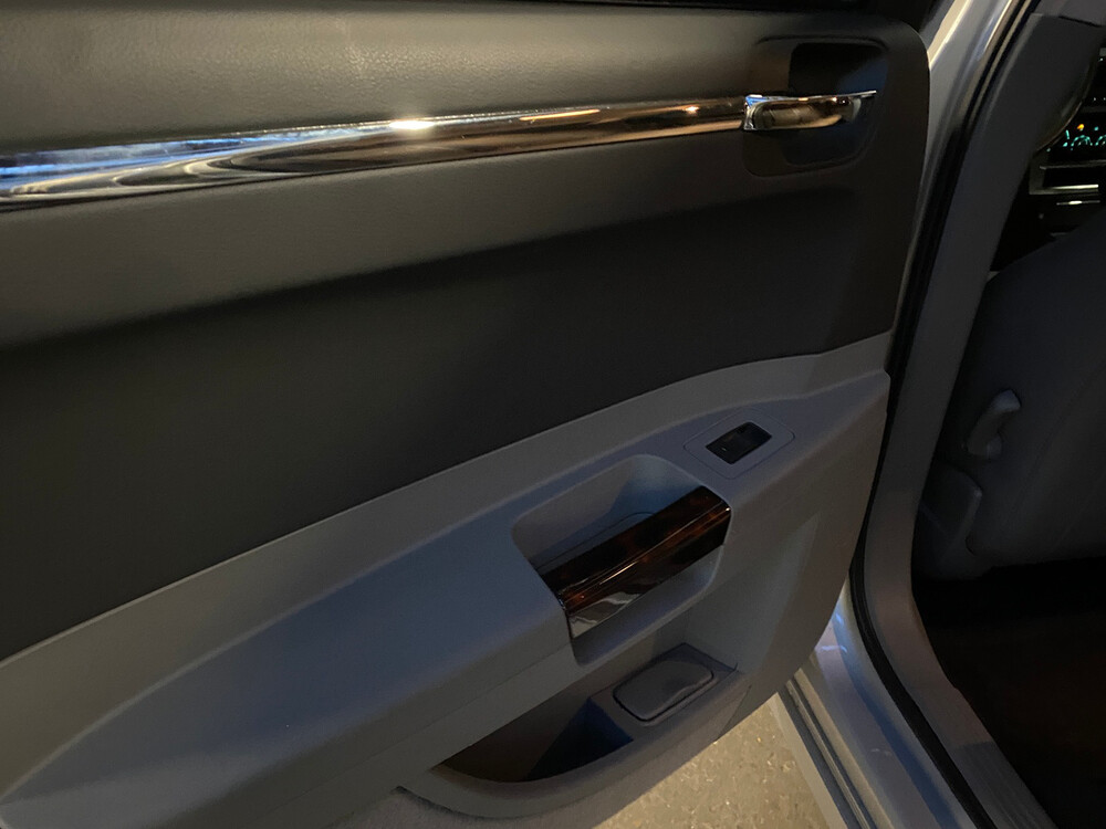 Chrysler 300C Touring 3.5 V6 AWD 249hp 2005, H-434-PX.