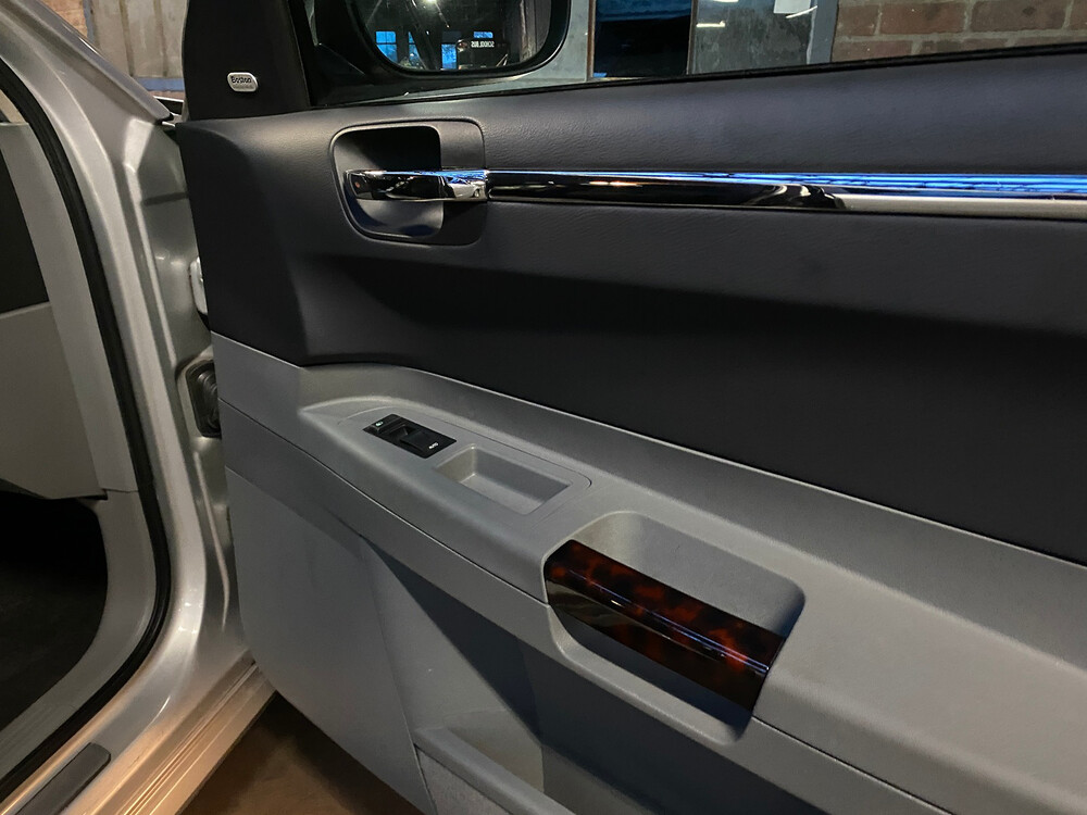 Chrysler 300C Touring 3.5 V6 AWD 249hp 2005, H-434-PX.