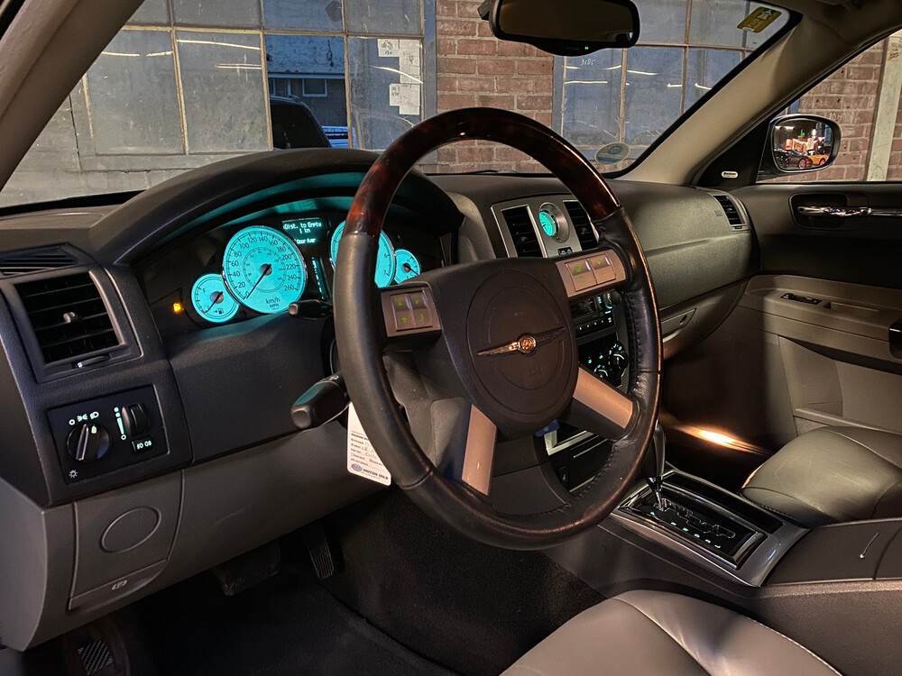 Chrysler 300C Touring 3.5 V6 AWD 249hp 2005, H-434-PX.