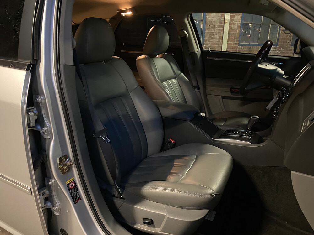 Chrysler 300C Touring 3.5 V6 AWD 249hp 2005, H-434-PX.