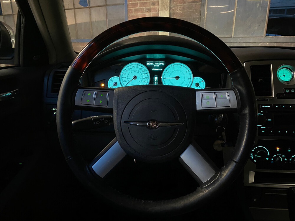 Chrysler 300C Touring 3.5 V6 AWD 249hp 2005, H-434-PX.