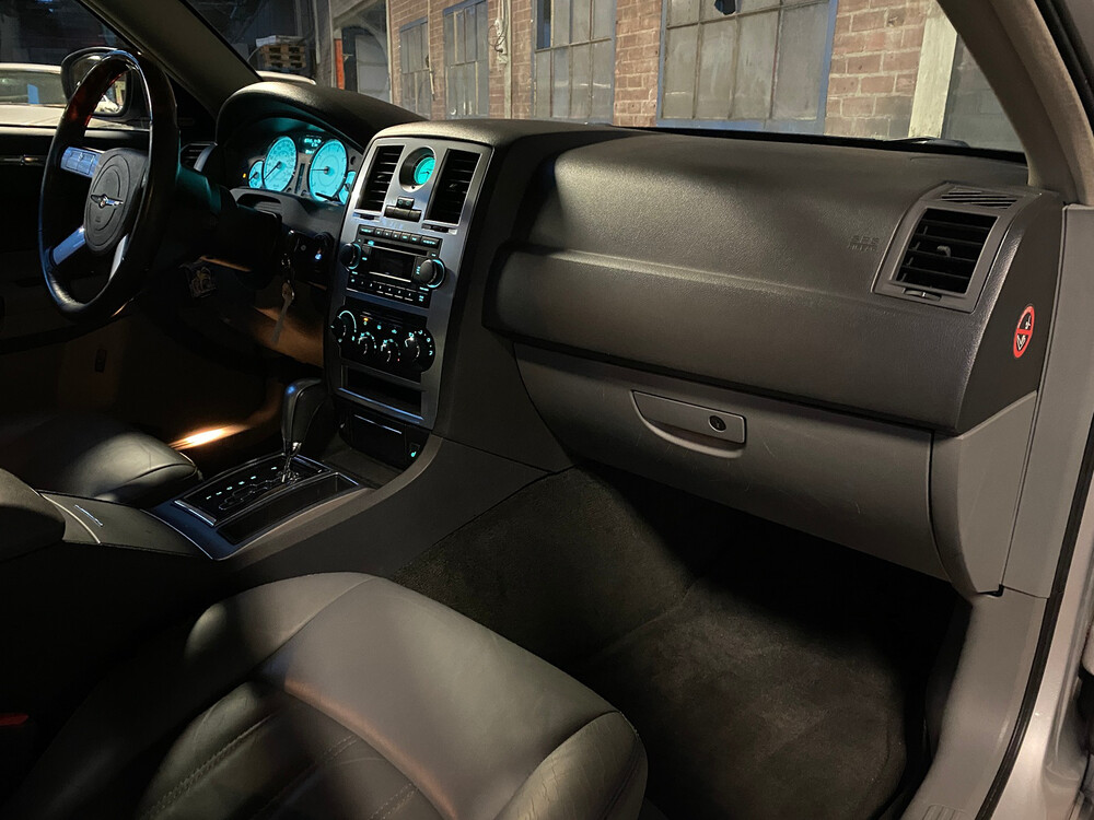 Chrysler 300C Touring 3.5 V6 AWD 249hp 2005, H-434-PX.