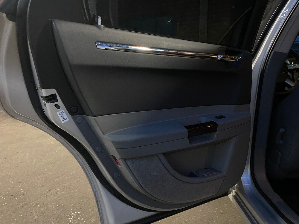 Chrysler 300C Touring 3.5 V6 AWD 249hp 2005, H-434-PX.