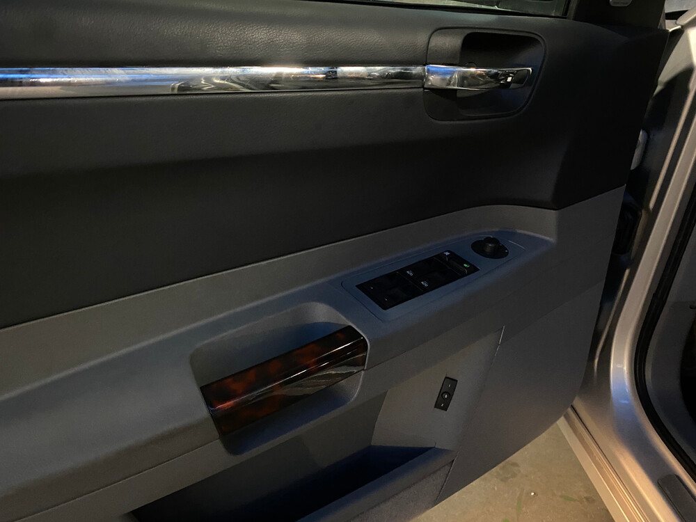 Chrysler 300C Touring 3.5 V6 AWD 249hp 2005, H-434-PX.