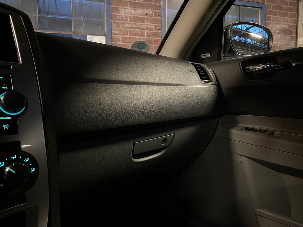 Chrysler 300C Touring 3.5 V6 AWD 249hp 2005, H-434-PX.