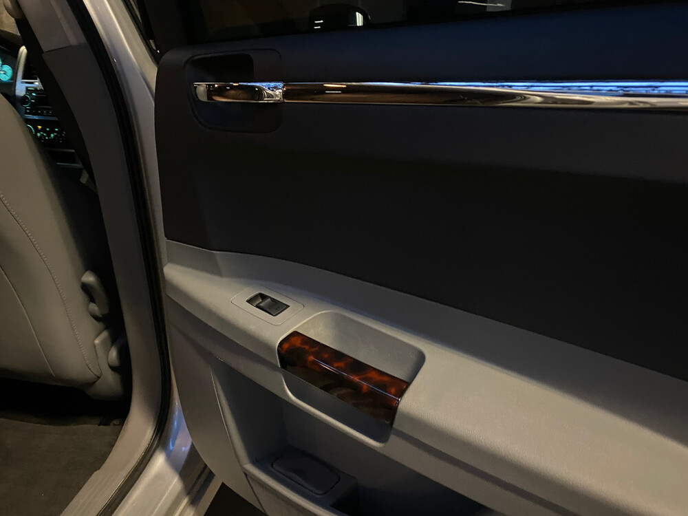 Chrysler 300C Touring 3.5 V6 AWD 249hp 2005, H-434-PX.