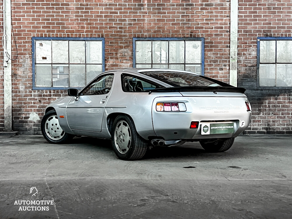 Porsche 928 S 300hp 1987.