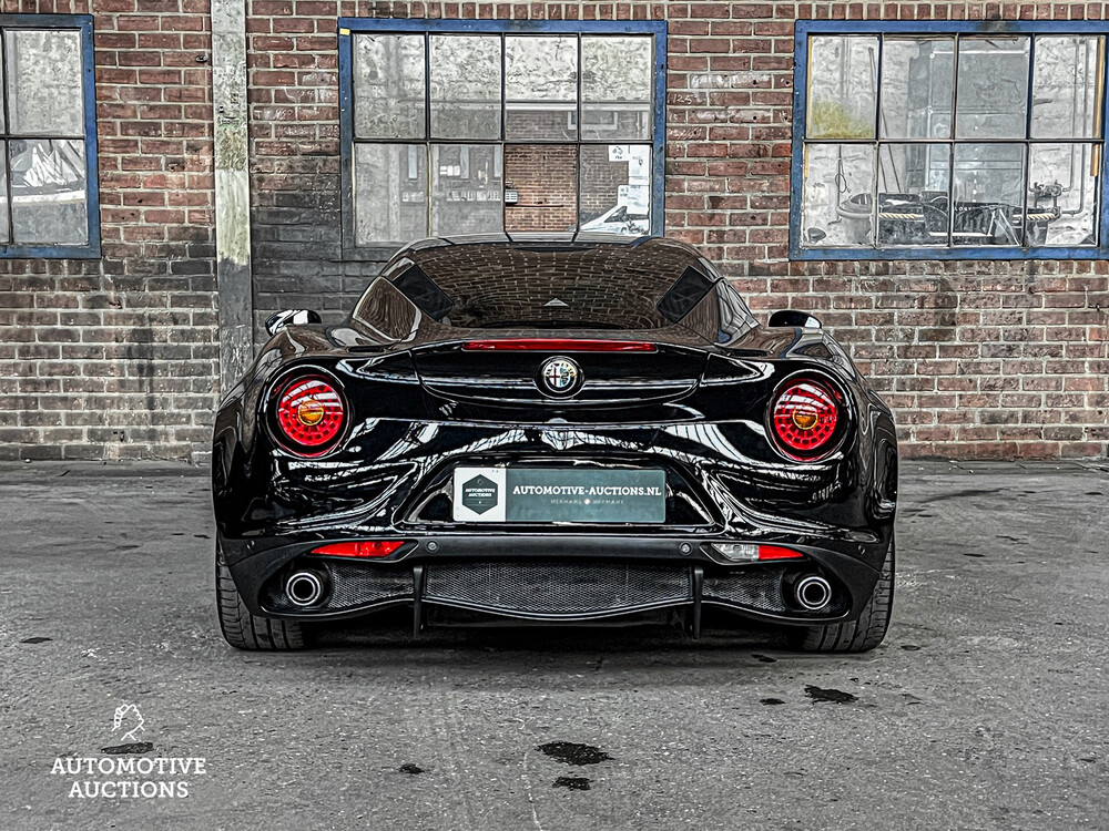 Alfa Romeo 4C 1750TBI CARBON TCT 241pk 2015 -Org. NL-, GJ-487-L