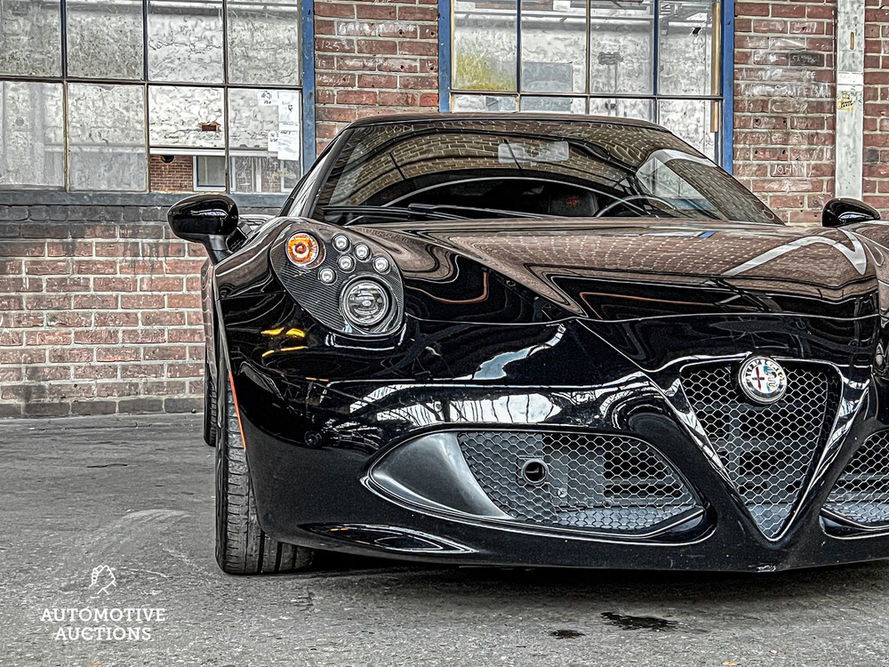 Alfa Romeo 4C 1750TBI CARBON TCT 241pk 2015 -Org. NL-, GJ-487-L