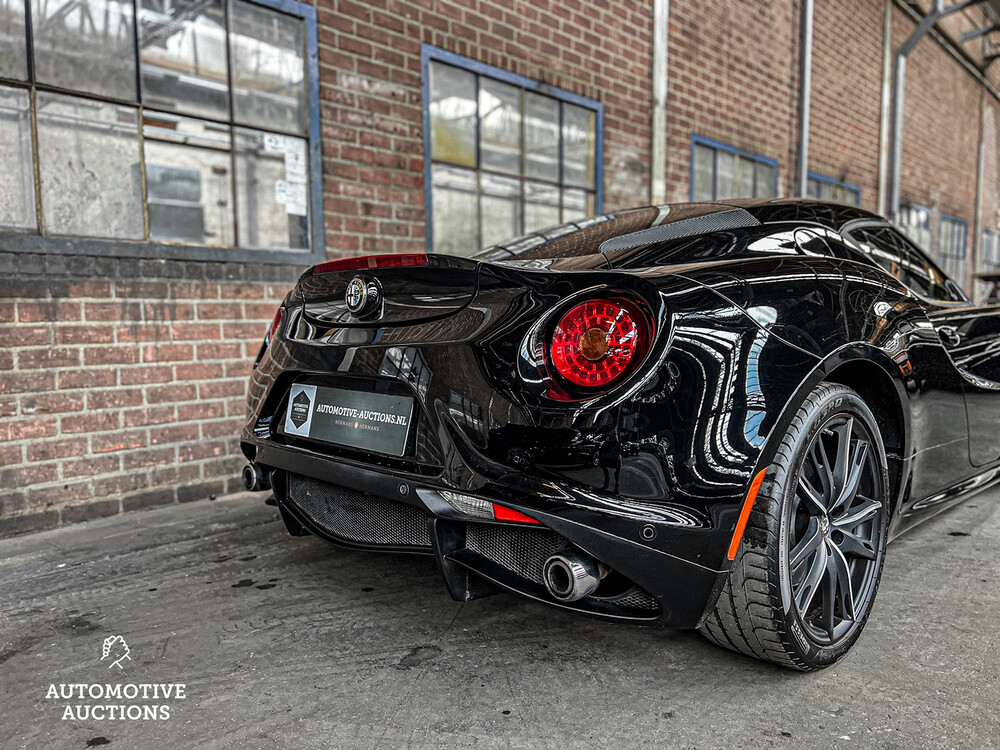 Alfa Romeo 4C 1750TBI CARBON TCT 241pk 2015 -Org. NL-, GJ-487-L