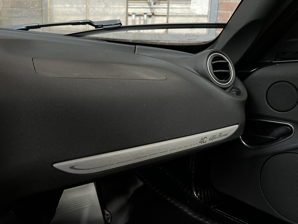 Alfa Romeo 4C 1750TBI CARBON TCT 241pk 2015 -Org. NL-, GJ-487-L