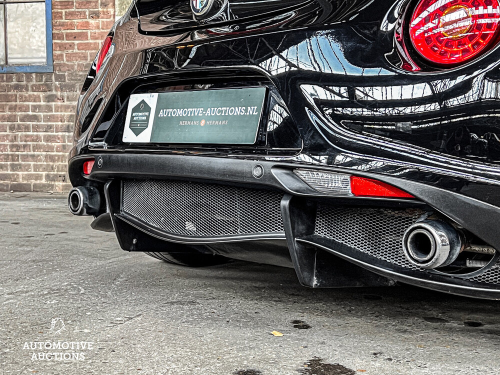 Alfa Romeo 4C 1750TBI CARBON TCT 241pk 2015 -Org. NL-, GJ-487-L