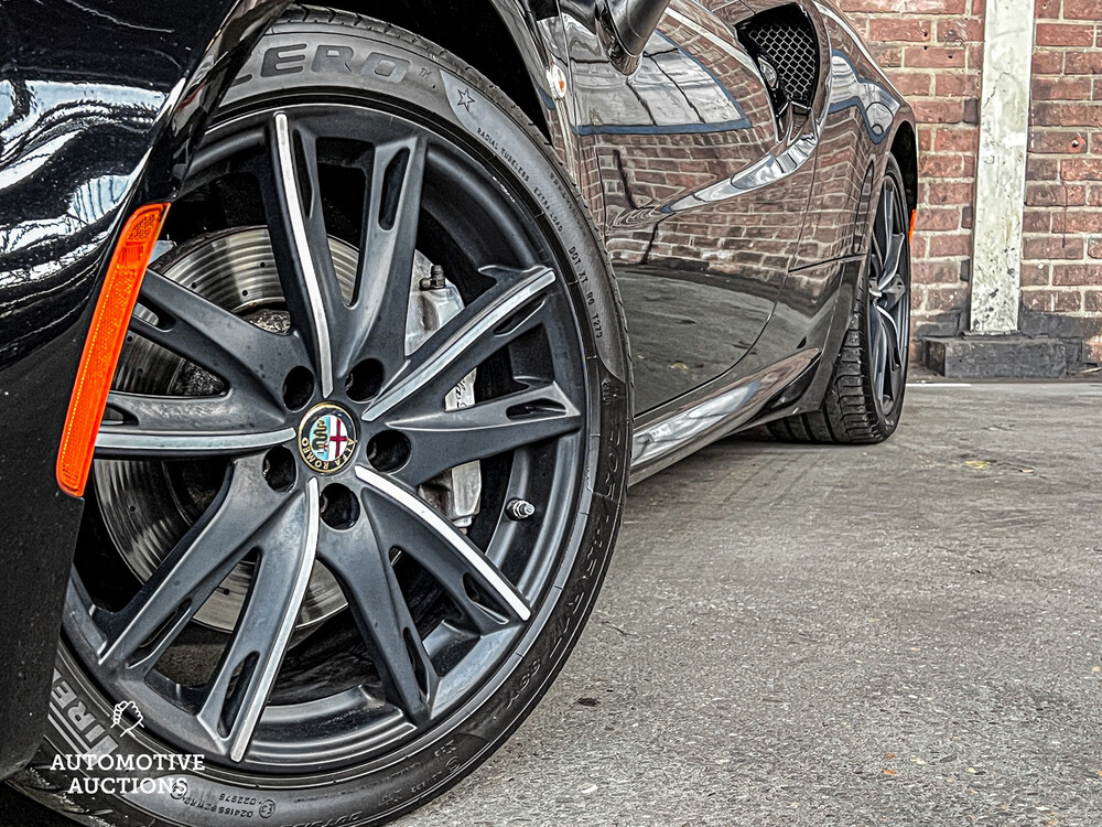 Alfa Romeo 4C 1750TBI CARBON TCT 241pk 2015 -Org. NL-, GJ-487-L