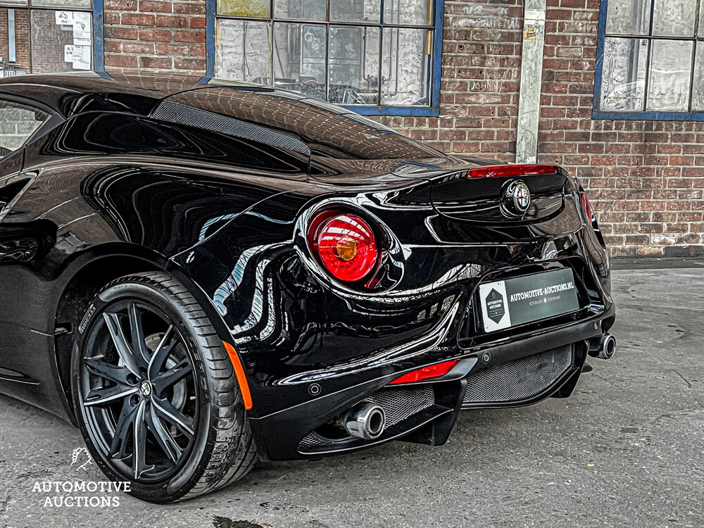 Alfa Romeo 4C 1750TBI CARBON TCT 241pk 2015 -Org. NL-, GJ-487-L