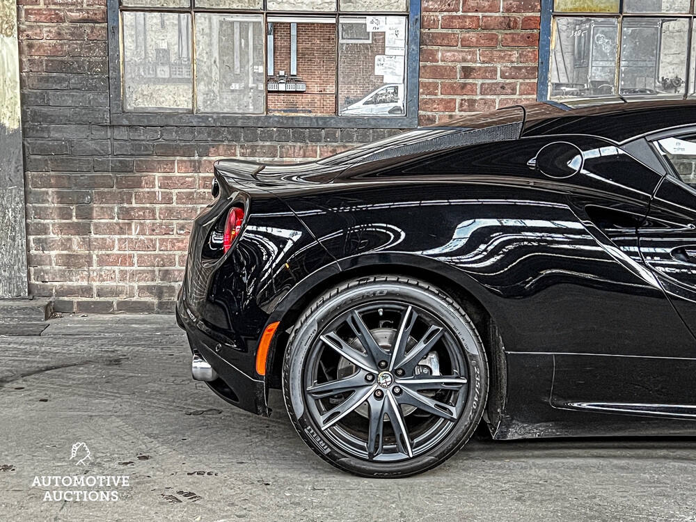 Alfa Romeo 4C 1750TBI CARBON TCT 241pk 2015 -Org. NL-, GJ-487-L