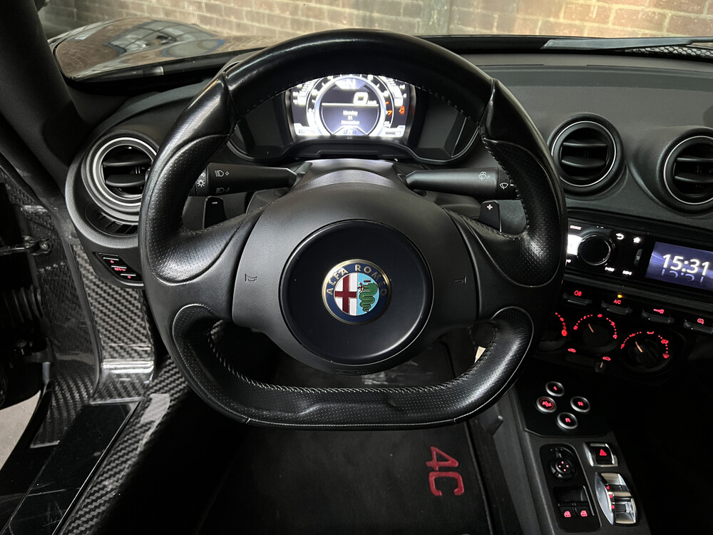 Alfa Romeo 4C 1750TBI CARBON TCT 241pk 2015 -Org. NL-, GJ-487-L