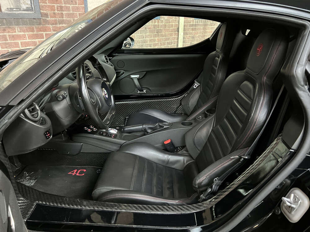 Alfa Romeo 4C 1750TBI CARBON TCT 241pk 2015 -Org. NL-, GJ-487-L