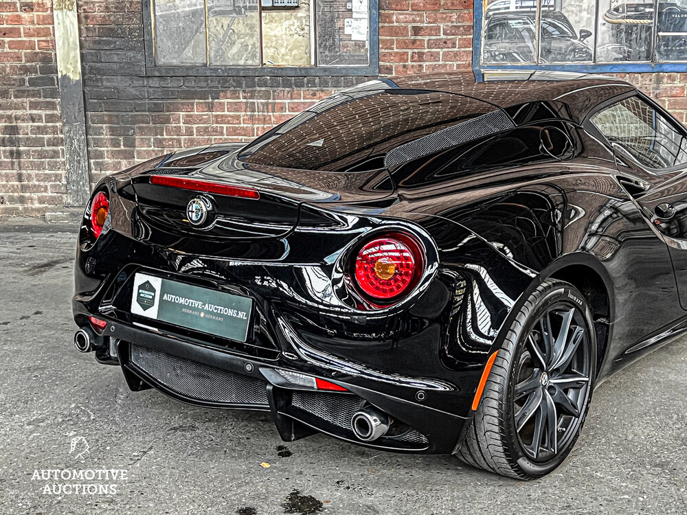 Alfa Romeo 4C 1750TBI CARBON TCT 241pk 2015 -Org. NL-, GJ-487-L