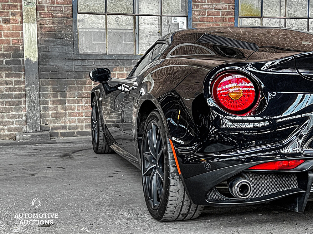 Alfa Romeo 4C 1750TBI CARBON TCT 241pk 2015 -Org. NL-, GJ-487-L