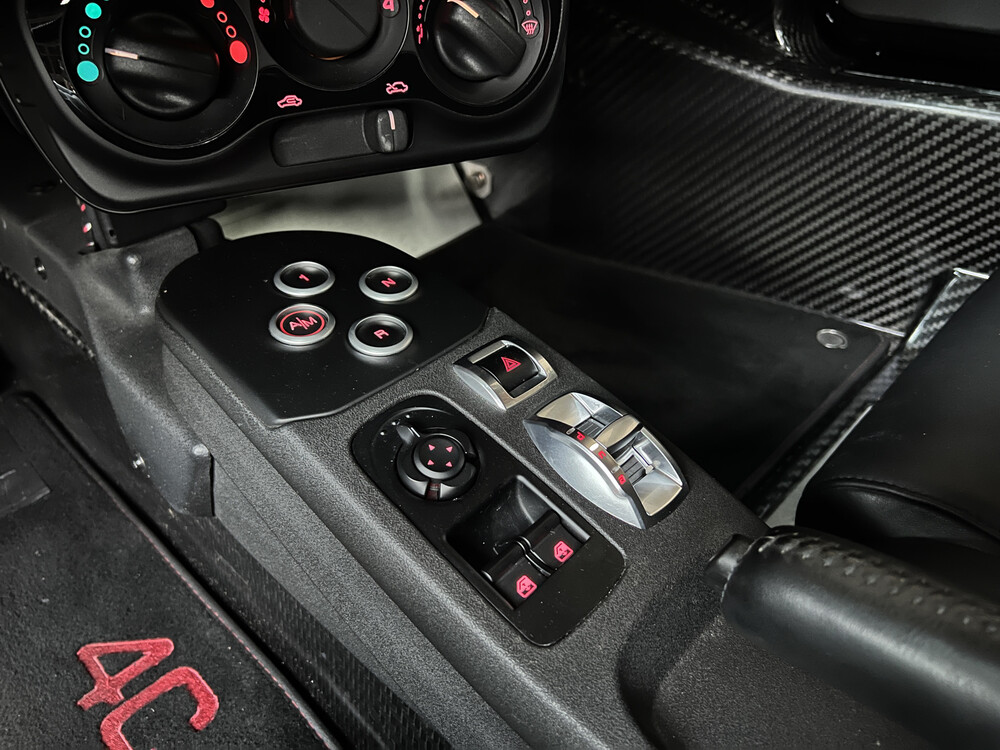 Alfa Romeo 4C 1750TBI CARBON TCT 241pk 2015 -Org. NL-, GJ-487-L