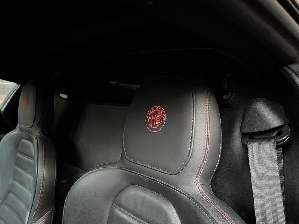 Alfa Romeo 4C 1750TBI CARBON TCT 241pk 2015 -Org. NL-, GJ-487-L