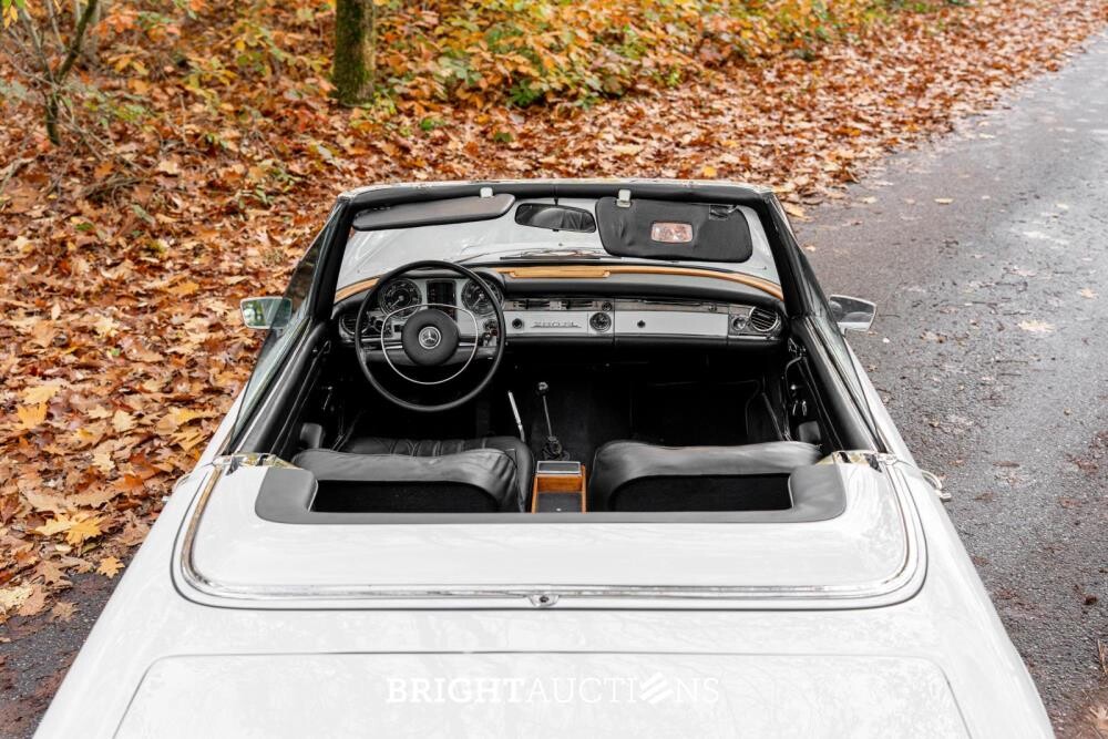 Mercedes-Benz 280 SL Pagode – Handgeschakeld – EU-uitvoering – 2.8 liter zes-in-lijn. 