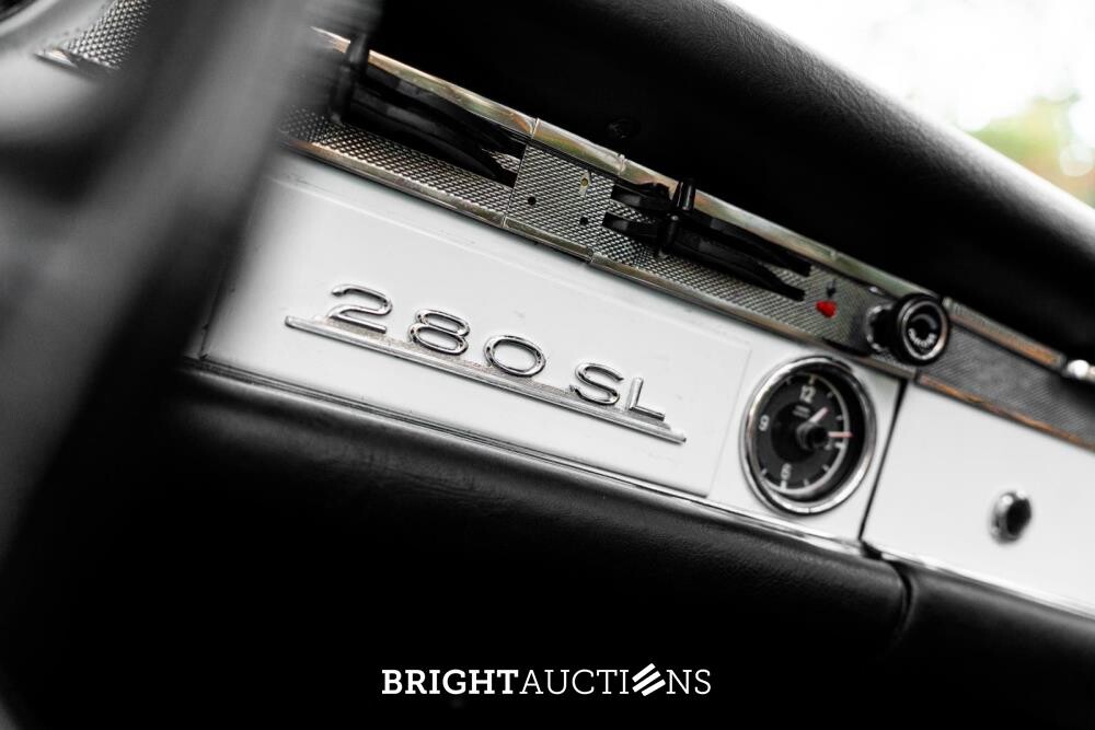 Mercedes-Benz 280 SL Pagode – Handgeschakeld – EU-uitvoering – 2.8 liter zes-in-lijn. 